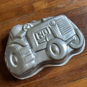 Wilton Aluminum Tractor Cake Pan
